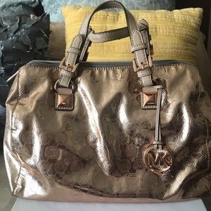 Michael Kors Rose Gold Metallic Purse 👜
